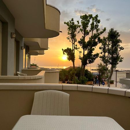 Residence Gabbiano Vista Mare San Mauro Mare Екстериор снимка